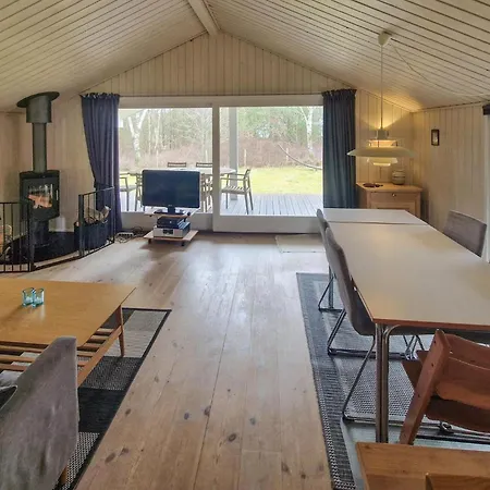 3 Bedroom Stunning Home In Albaek *